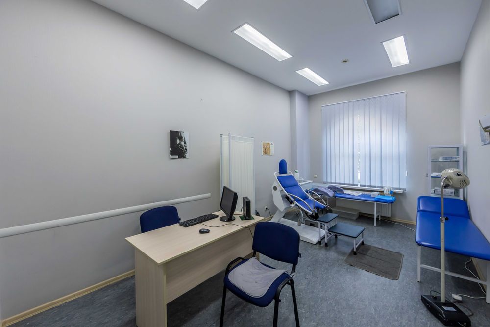 Приміщення під медичну клініку 358 м² — оренда з правом викупу | Поділ