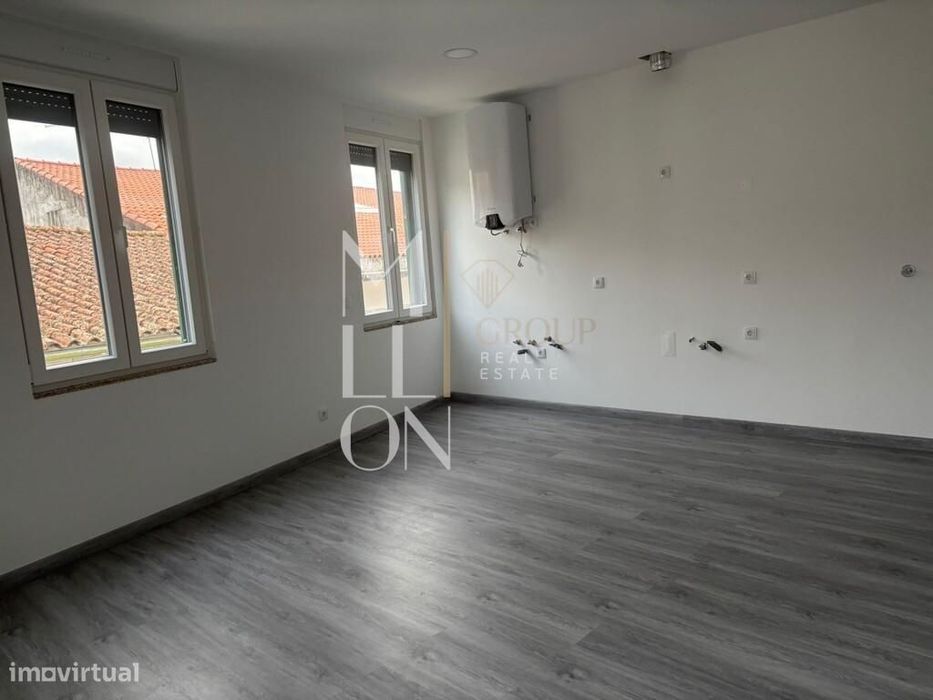 Apartamento T1 totalmente reconstruído no centro histórico da vila do