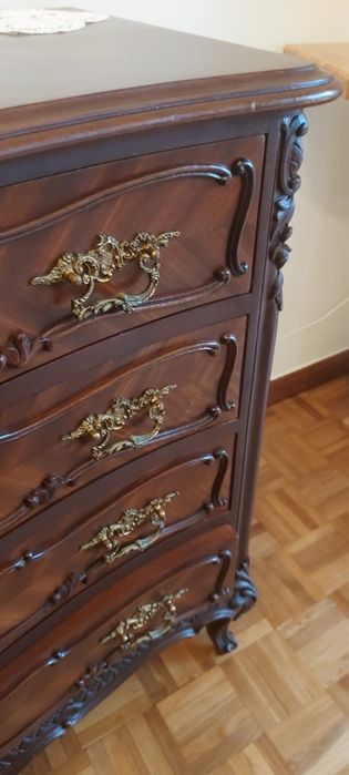 Mobília de quarto completa em madeira maciça – estilo Luis XVI