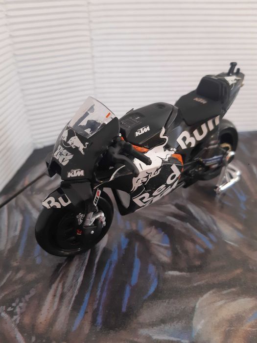 1 18 moto GP - KTM preta -Miguel Oliveira