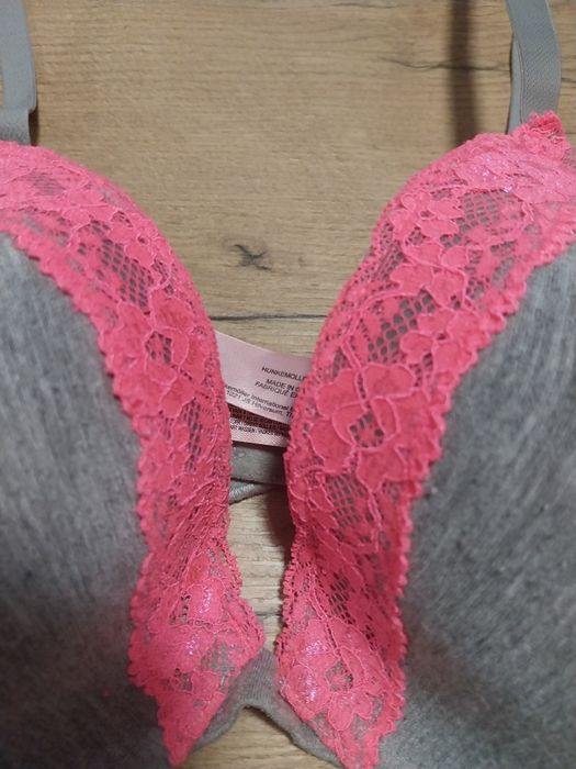 Biustonosz stanik hunkemoller 75E