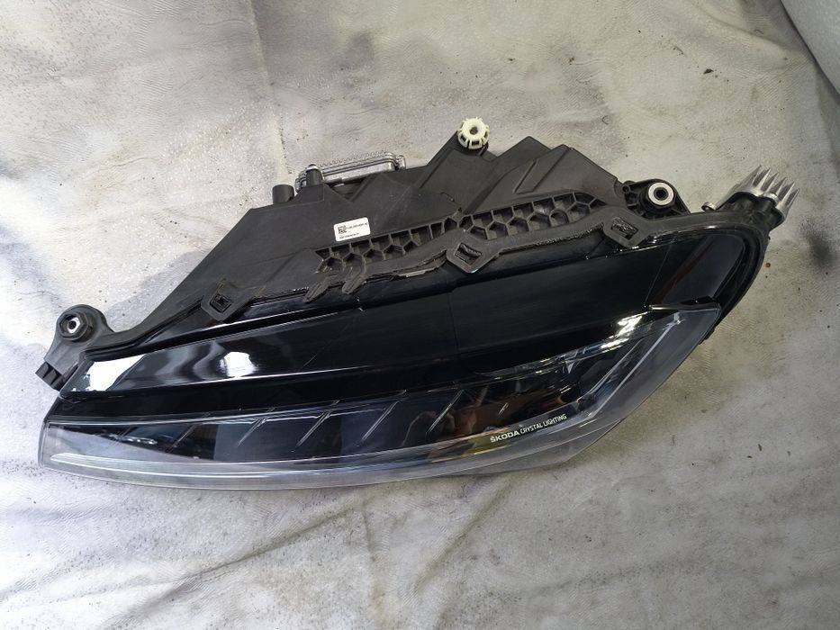 Lampa lewa Skoda Superb III 3 Lift Europa reflektor przedni lewy