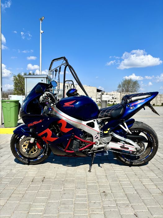 Honda CBR 900RR FireBlade, 1999 рік