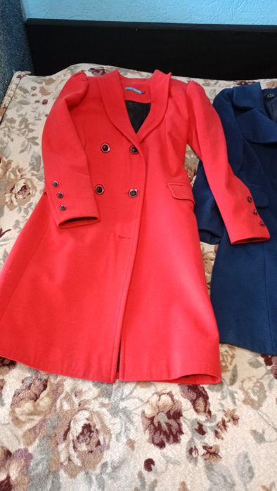 Пальто красное с рисунком