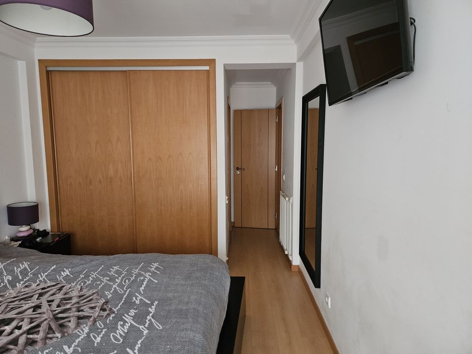 Apartamento T3 em condomínio fechado com piscina e garagem