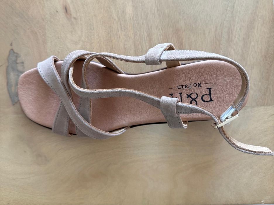 Sandalias beige de camurca  P&M Fashion Loft - 40