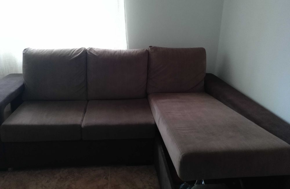 Sofá com chaise long
