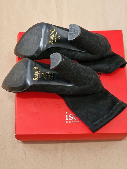 Чорні замшеві ботильйони-панчохи на високих підборах від Raffiné, 38 р