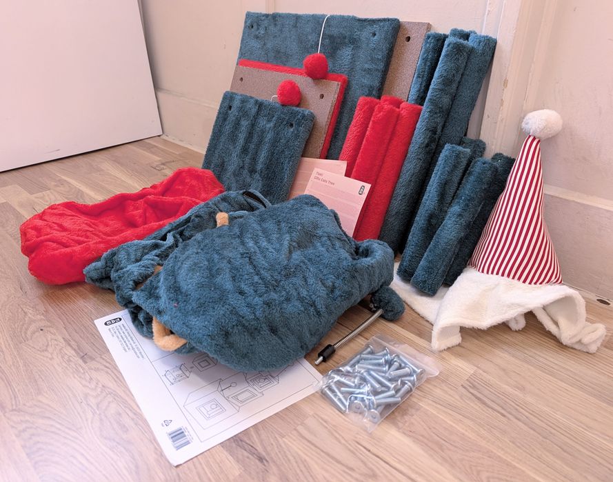 TIAKI Drapak Świąteczna Wieża z Prezentami dla Kotów 40x40x125cm