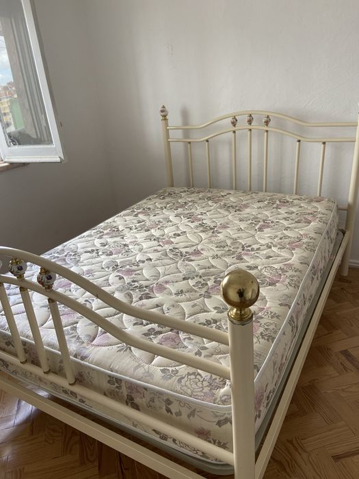 Cama de ferro em bom estado