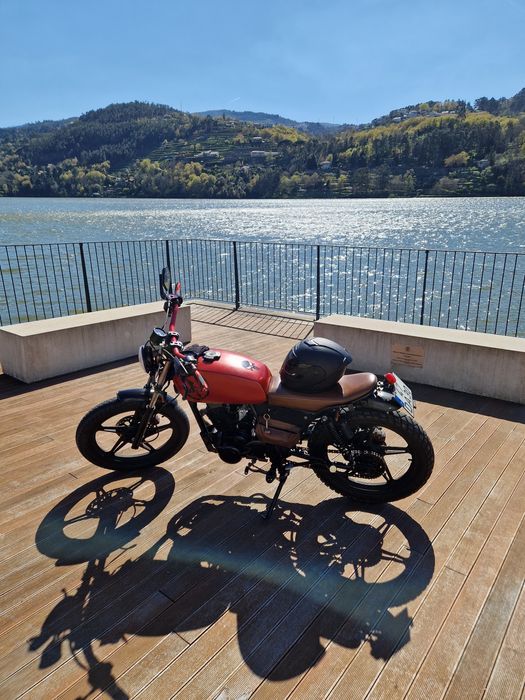 Moto 125 4t 11cv costumizada "Café Racer "