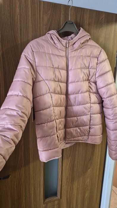 Kurtka damska pikowana z kapturem – pudrowy róż – rozmiar L