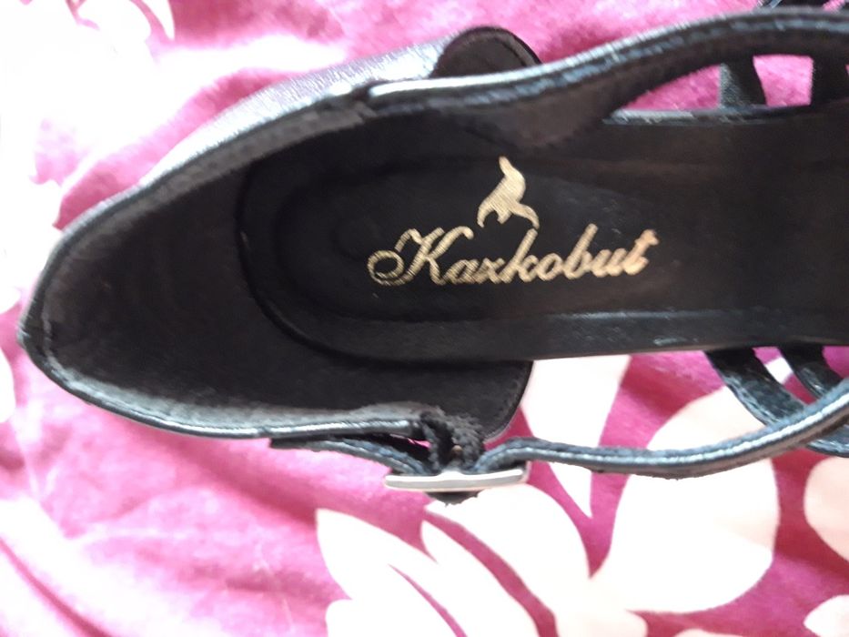 Nowe skórzane buty 39