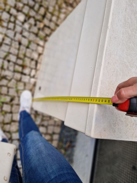 Pia de roupa  com tampo e armário