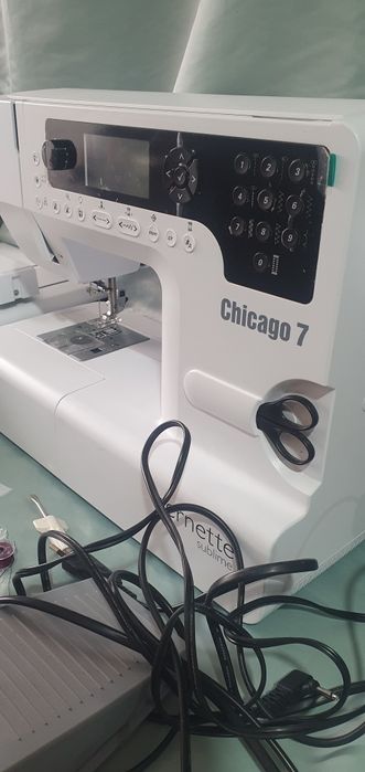 Maquina costura e bordar bernette chicago 7