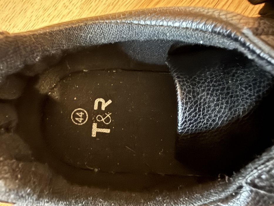 Czarne sneakersy T&R