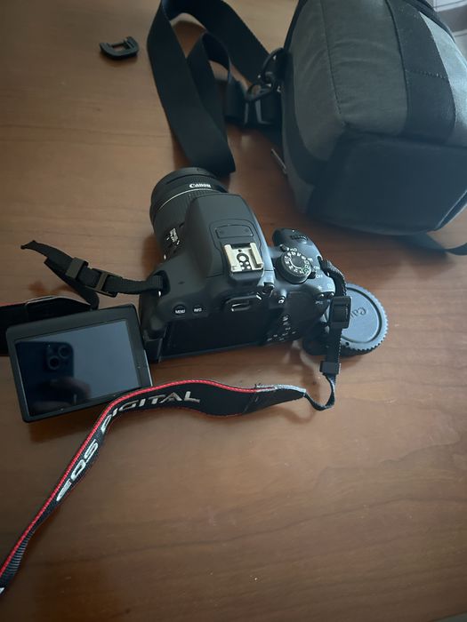 Câmera Canon 700D + Lente 25-50mm + carregador  + bolsa