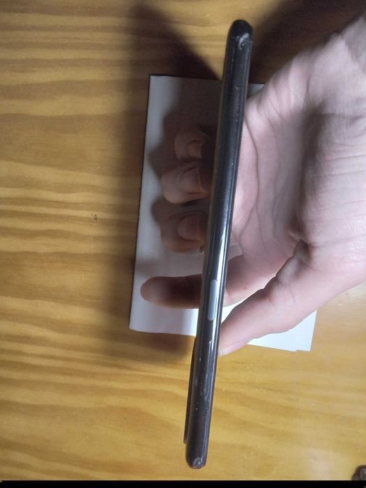 Telemóvel Xiamo Redmi Note 10S.