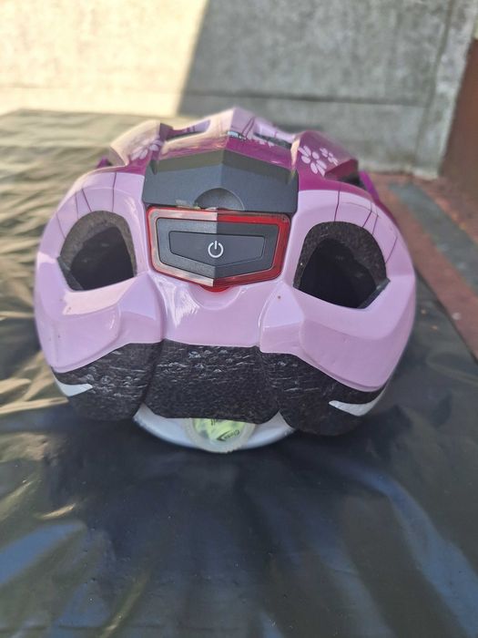 Kask rowerowy z lampką tylnią