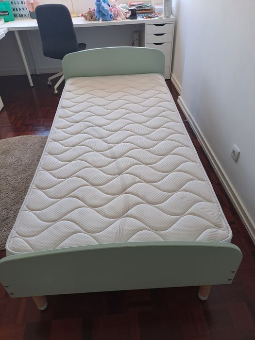 Cama de criança e colchão