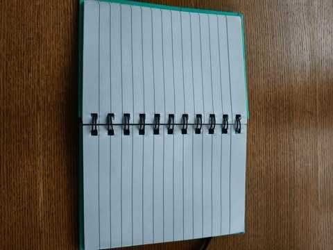 Zielony notes z gumką