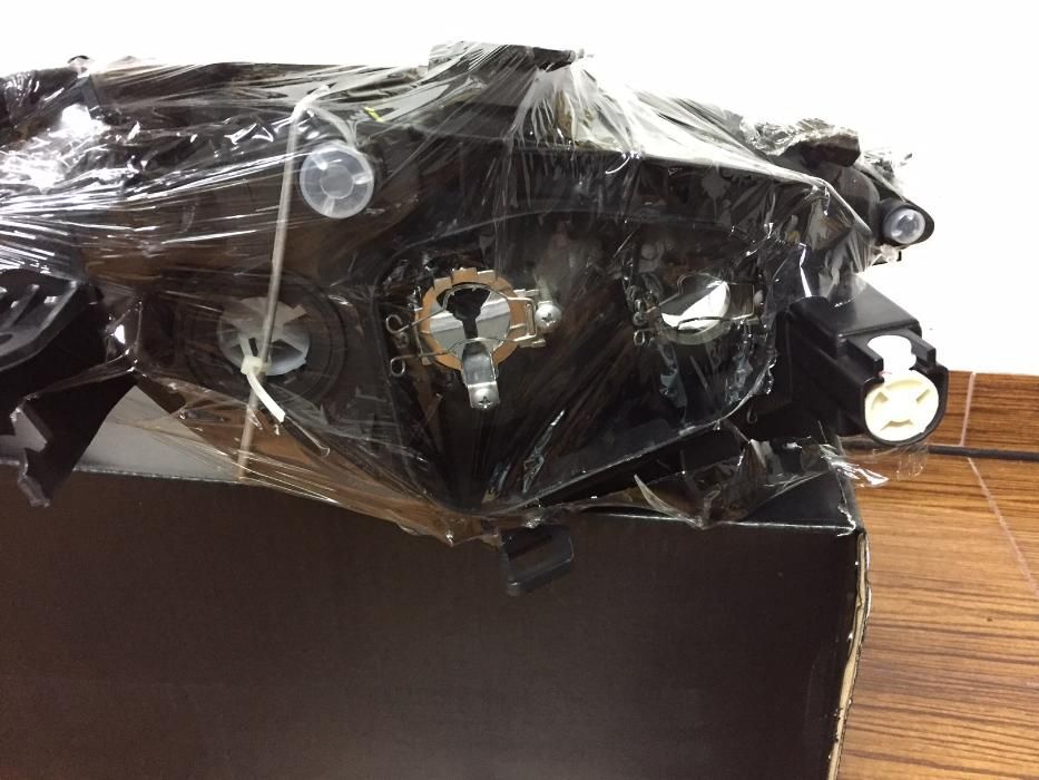 Faróis Peugeot 206 fundo preto