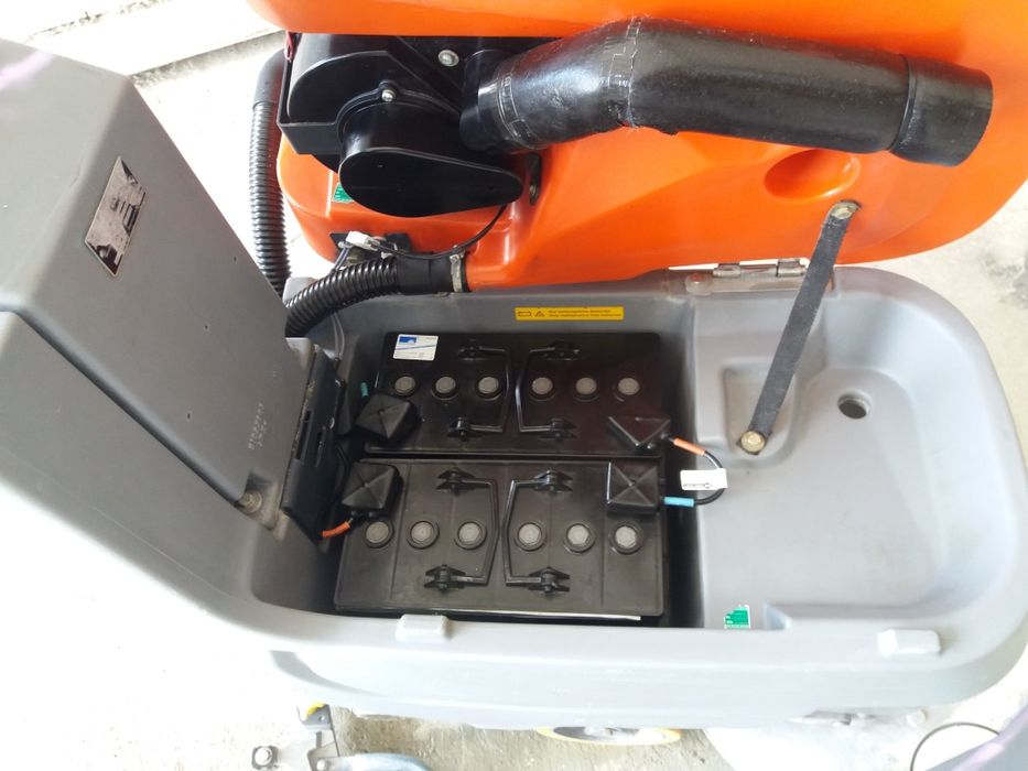 підлогомиюча машина поломоечная  машина  HAKO B 45CL. KARCHER BR90/14