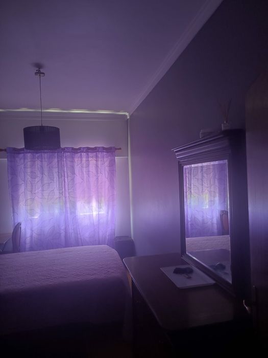 Alugo Quarto em CORROIOS  perto da estação dos comboios, 350 euros com todas as despesas incluídas, água  luz gás  internet,