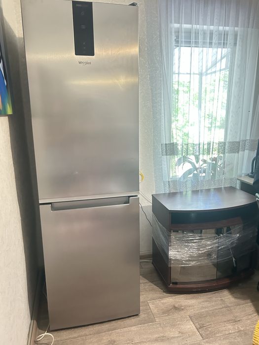 холодильник продам майже новий ( 1 рік в експлуатаціі)є гаранті