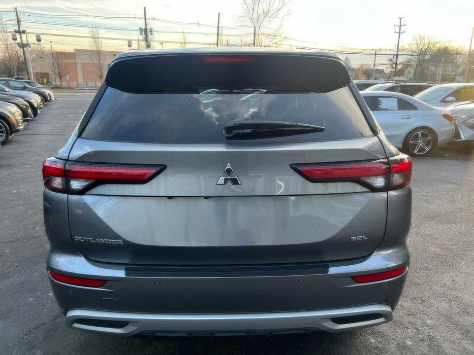 Mitsubishi outlander      2022