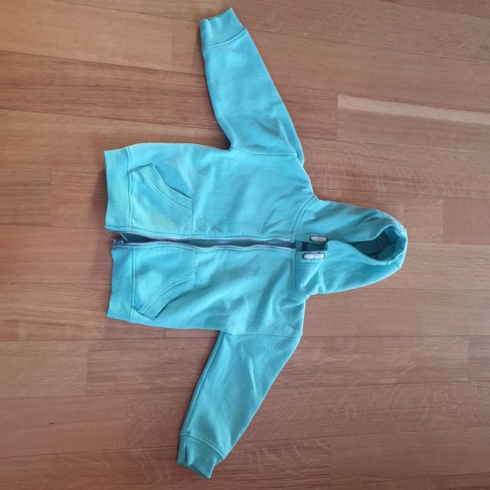 Turkusowa bluza z kapturem