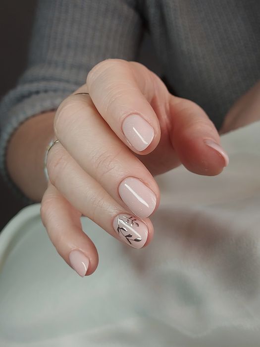 Маникюр и педикюр