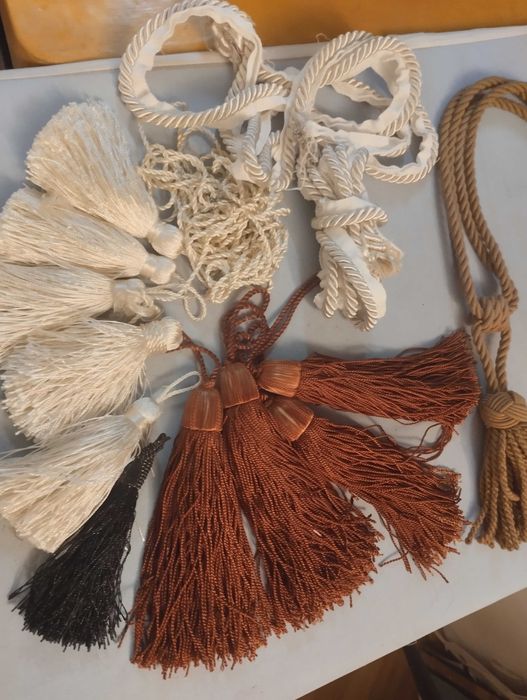 Wyprzedaż tkanin i dodatków z prac. krawieckiej