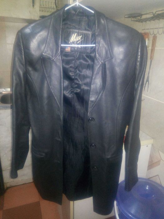 Куртка кожана жіноча.