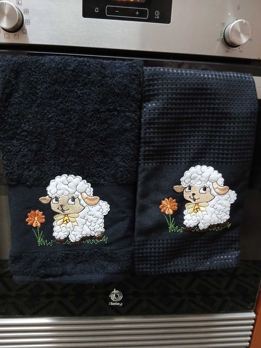 Conjunto de pano e toalha de cozinha, (novos) cada 5 €. Os 3 por 10€.