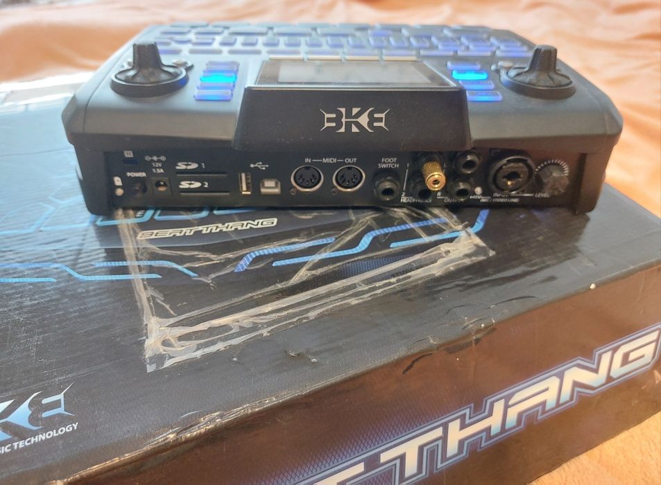 BKE  Beat Thang (sampler, looper, finger drum)