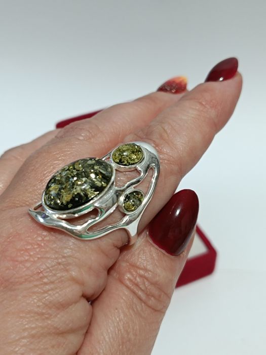 Srebrny pierścionek z zielonym bursztynem roz.24, srebro próby 925