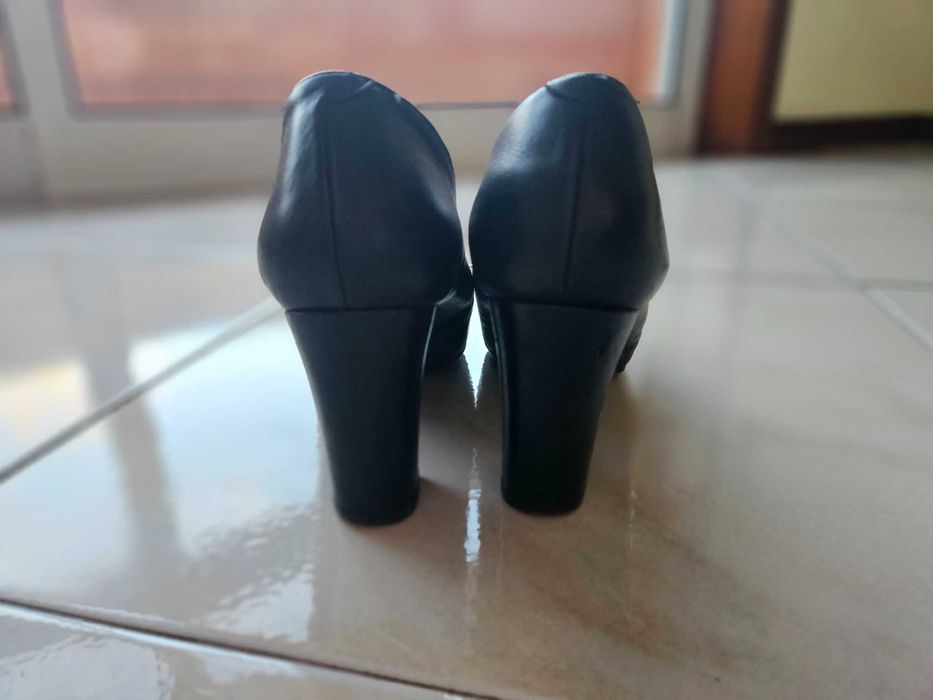 Salto alto feminino (Preto)                                DK Shoes