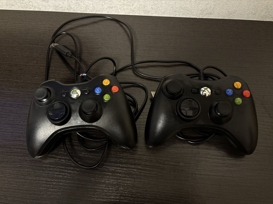 2 джойстика Xbox 360