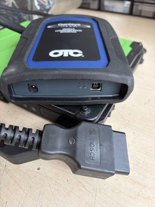 Tester Bosch Kts 940 z ESItronic 2.0 bez abonamentu odpowiednio 560 590 z Dcu 220.
