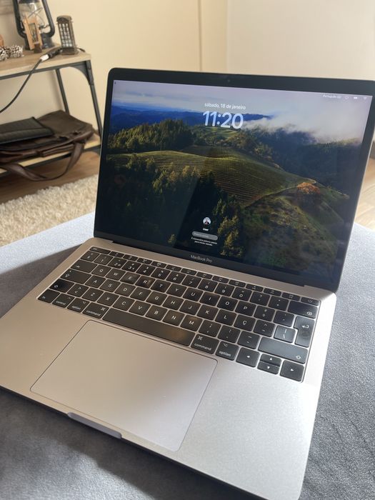 MacBook Pro 2017444209298681384961