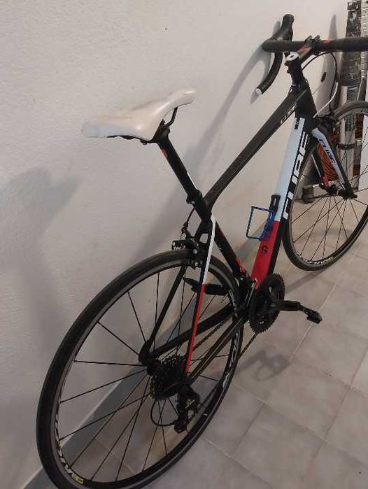Bicicleta estrada em Carbono.