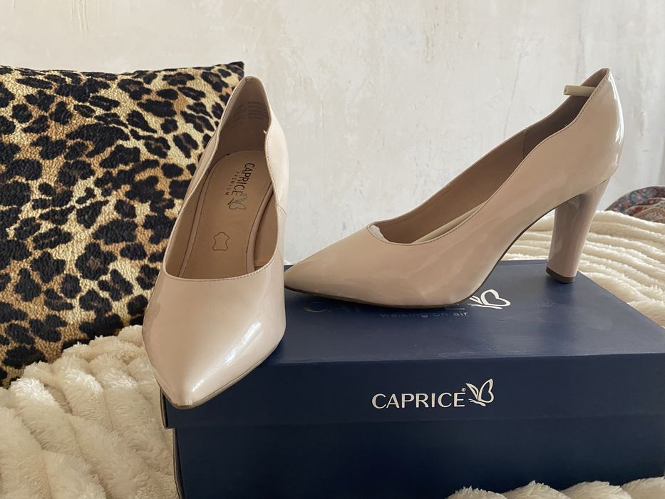 Класичні туфлі від Caprice