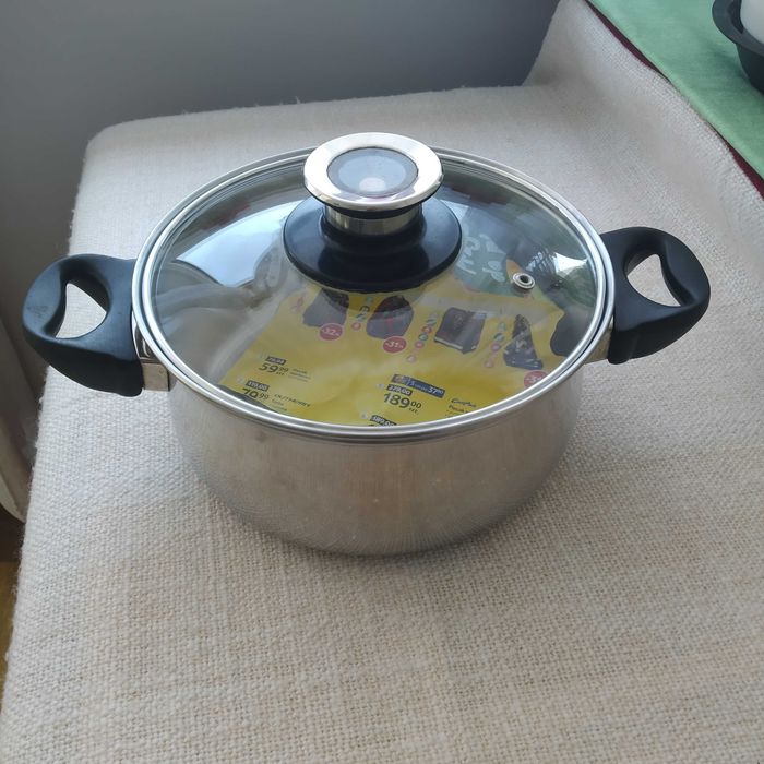 Sprzedam tanio  komplet  garnków