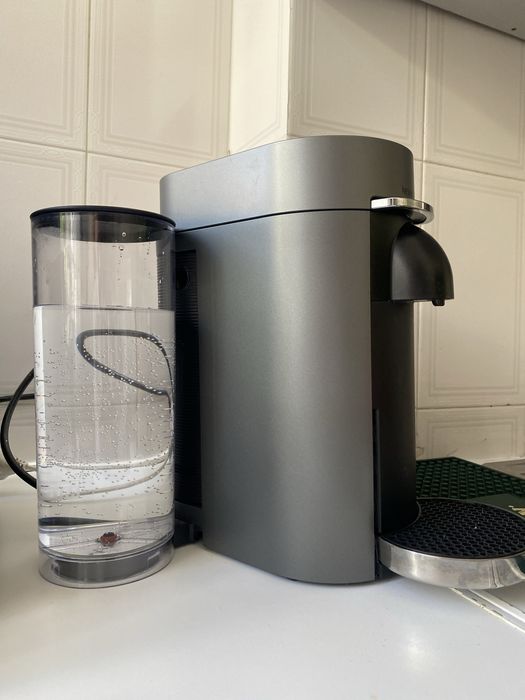 Cafeteira Nespresso VertuoPlus Deluxe - Como Nova