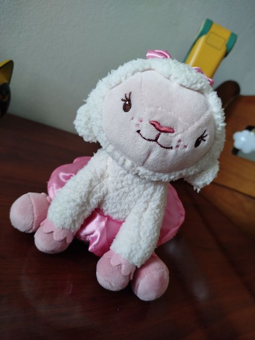 Peluche de ovelha - Doutora Brinquedos