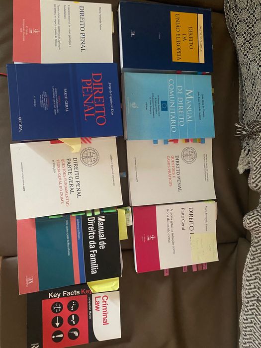 Vendo livros de Direito novos ou em bom estado