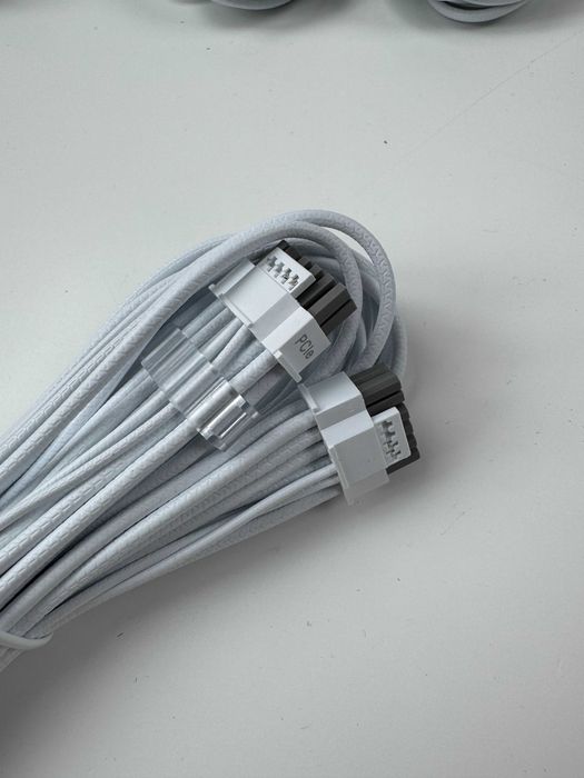 Kabel do zasilacza 12-pin → 12-pin PCIe / PSU – biały / czarny