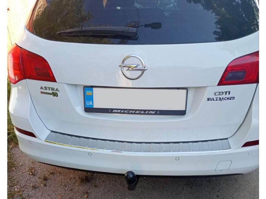 Opel Astra J SW Накладка на задний бампер Carmos