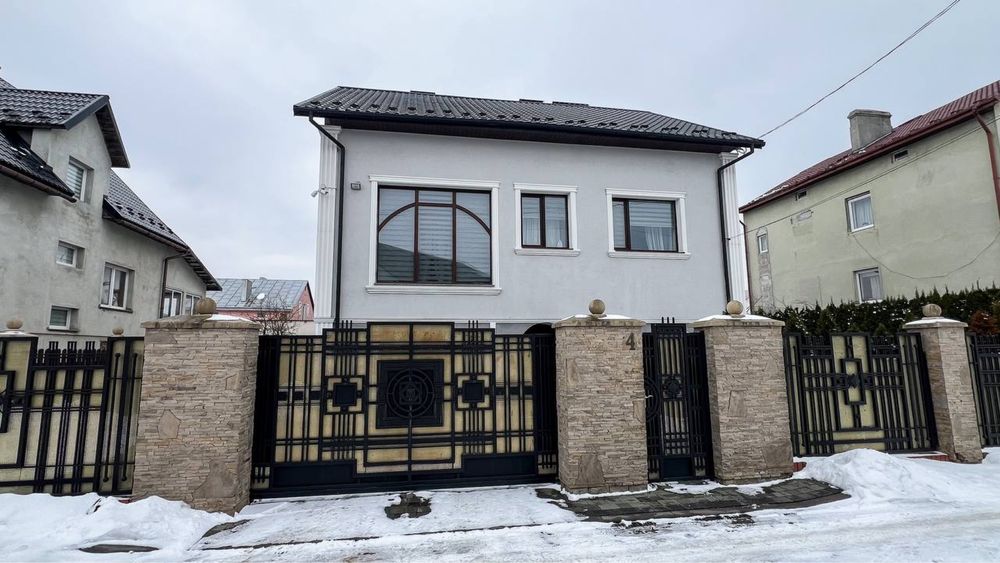 Продаж будинку з ремонтом та меблями